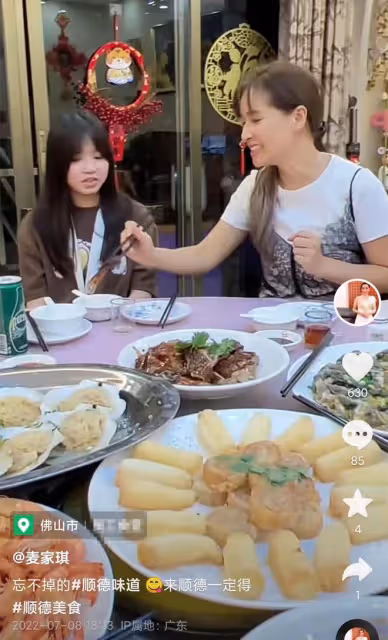 港星麥家琪攜女兒回內地!隔離完後吃大餐,11歲愛女長相甜美可人