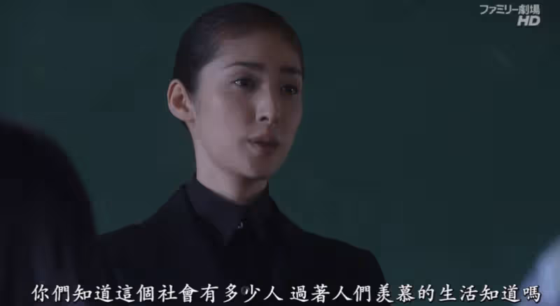 她雌雄同體,55歲宣布一輩子不結婚,如今一個人獨居,太爽了!