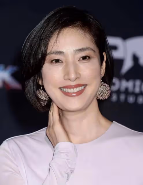 她雌雄同體,55歲宣布一輩子不結婚,如今一個人獨居,太爽了!