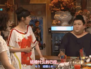 她雌雄同體,55歲宣布一輩子不結婚,如今一個人獨居,太爽了!