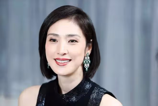 她雌雄同體,55歲宣布一輩子不結婚,如今一個人獨居,太爽了!