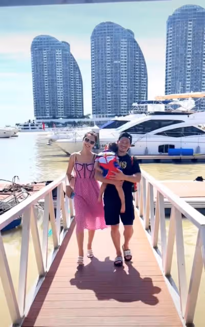 嘎子攜一家四口坐遊艇出海,老婆身材火辣白得發光,倆兒子神似爸