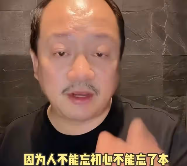 53歲「謝廣坤」直播惹爭議,瘋狂貶低女主播外貌,曾陷出軌醜聞