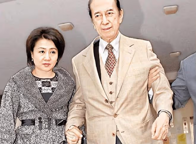 何鴻燊梁安琪昔日跳舞畫面:舞姿優美靈動,四太像只飛舞的蝴蝶