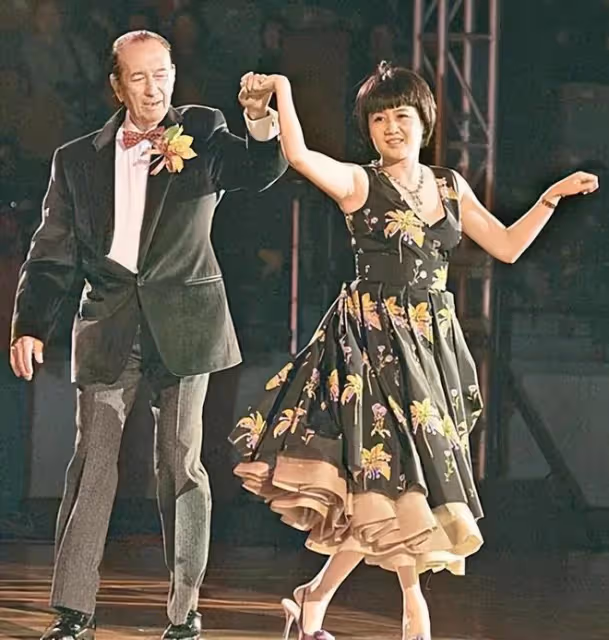 何鴻燊梁安琪昔日跳舞畫面:舞姿優美靈動,四太像只飛舞的蝴蝶