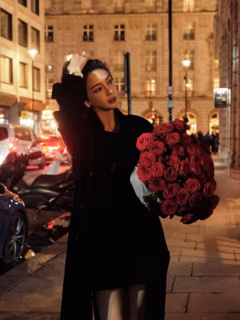 楊穎曬35歲生日照,與父母兒子罕見同框,小海綿露正臉像爸又像媽
