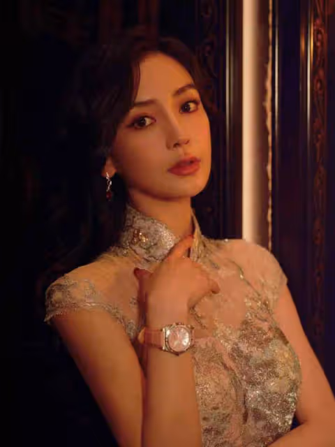 楊穎曬35歲生日照,與父母兒子罕見同框,小海綿露正臉像爸又像媽