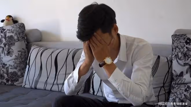 我爸把房賣了,帶著繼母去看世界,現在卻讓我每月給他4000生活費