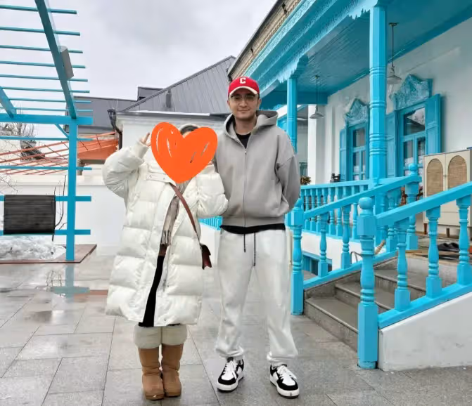 尼格買提回到新疆過年，家裡富麗堂皇的，妹妹比迪麗熱巴還漂亮！