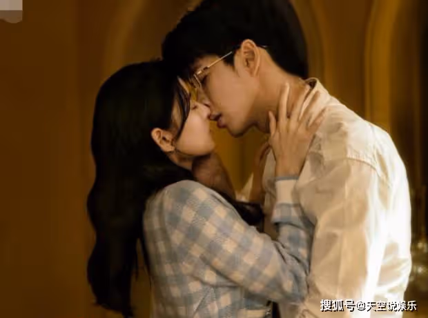 《寄生》揭秘:蕭湘與海清月,究竟是不是同一人?左源隱藏了什麼秘密?