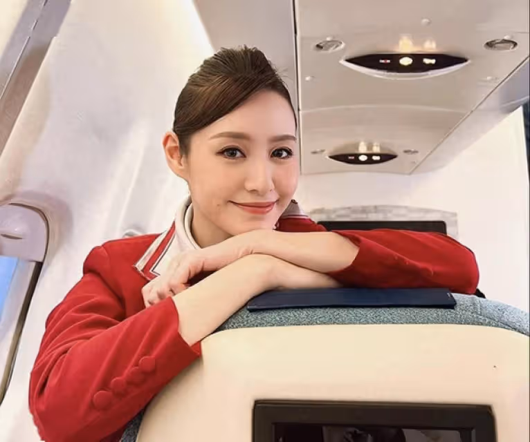 TVB美女蘇可欣宣布離巢,轉行做空姐,因豐滿身材被開價20萬包養