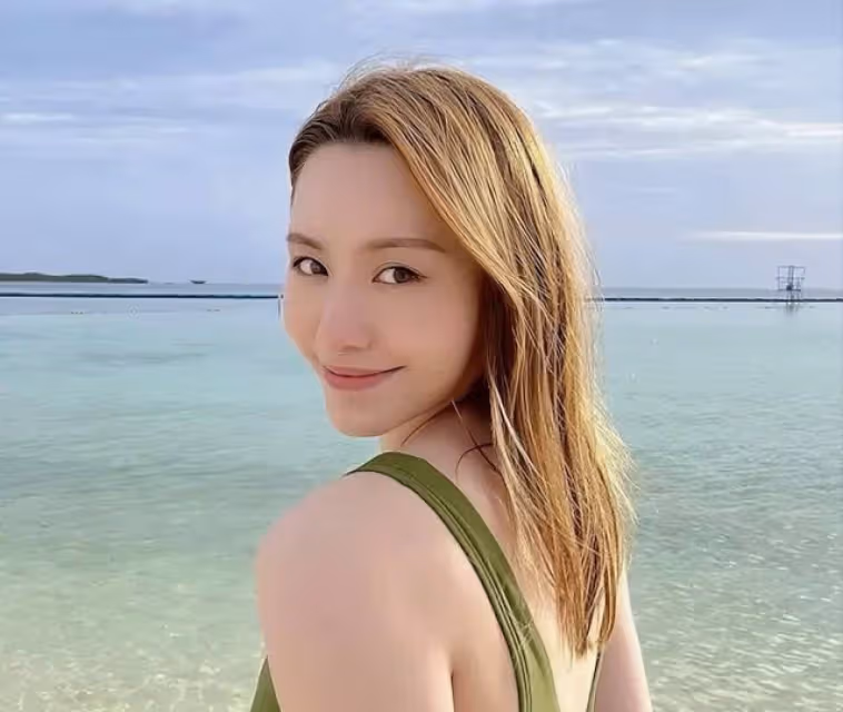 TVB美女蘇可欣宣布離巢,轉行做空姐,因豐滿身材被開價20萬包養