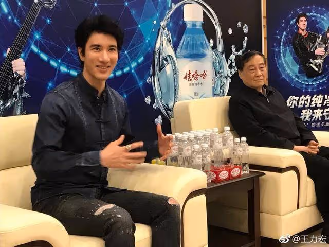 王力宏點贊和宗慶後12年前合照無聲悼念，網友刷屏狂贊：全世界最好的二哥！