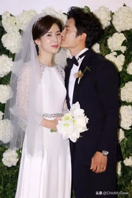 李寶英、池晟結婚十周年公開全家福,一雙兒女首曝光