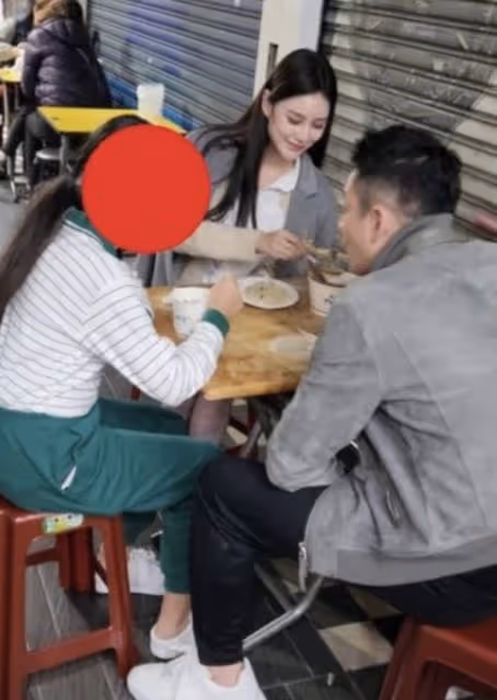 汪小菲與小梅帶女兒現身路邊攤，網友：這才是真愛的模樣！