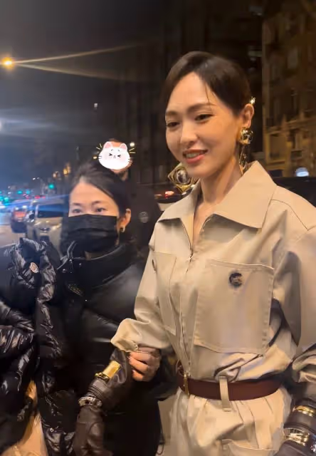 唐嫣時裝周生圖驚艷亮相，網友直呼：九頭身美女閃耀巴黎！