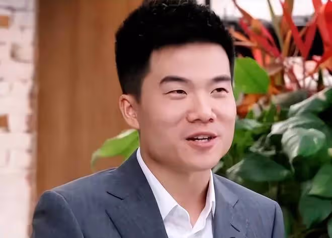 董宇輝再談美甲言論，網友熱議紛紛，究竟誰誤解了誰？