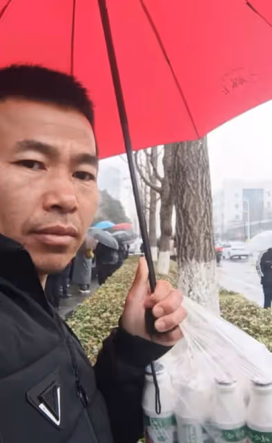 宗慶後追悼會闖入「求婚男」鄭全海，網友怒了：這是來蹭熱度嗎？