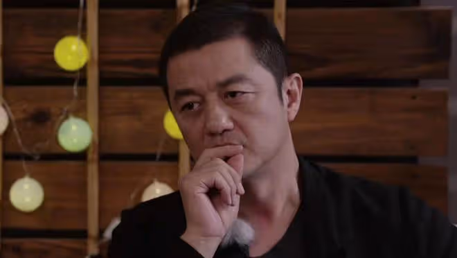 李亞鵬直播哭窮引髮網友熱議：吃外賣的也能算窮？