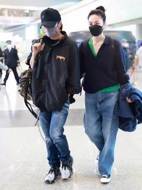 謝霆鋒王菲日本旅行歸來，機場被粉絲遇見，24年愛情長跑甜如初戀