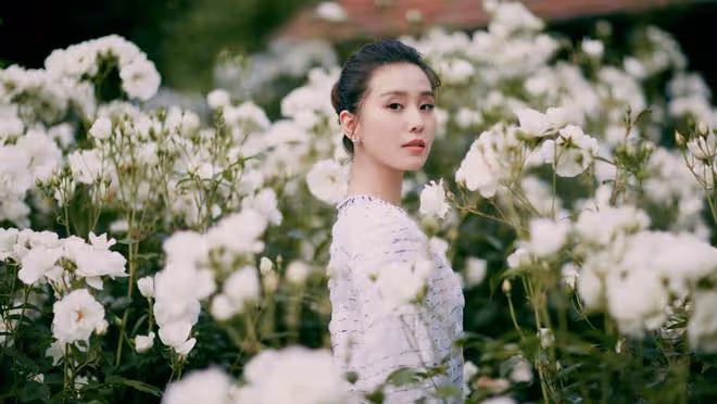 劉詩詩凌晨送祝福，網友驚呼：女神在義大利過元宵？