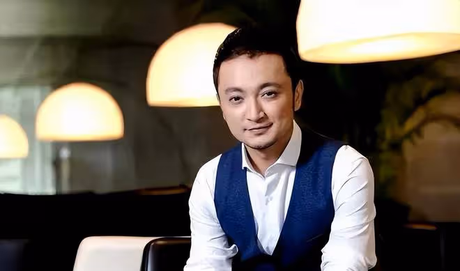 何炅撒貝寧元宵同框，尼格買提成「電燈泡」？網友紛紛喊話讓位