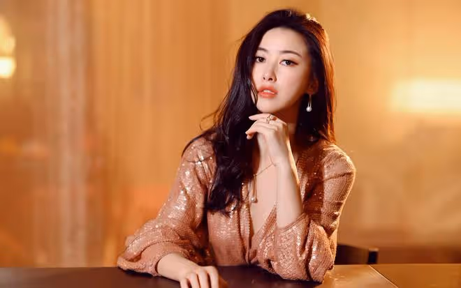 朱珠泳裝照曝光,真實身材引發熱議:網友審美偏差大!