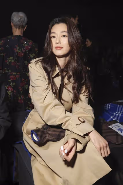 考古韓國女神全智賢,發現她大學期間被教授要求出示就業證明