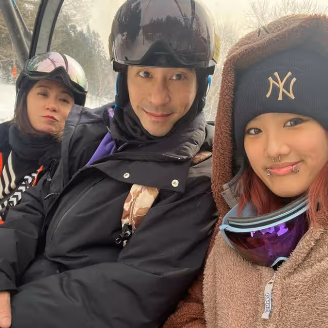 賈靜雯回應女兒梧桐妹穿唇環舌環,表示自己不操心,會陪著選樣式