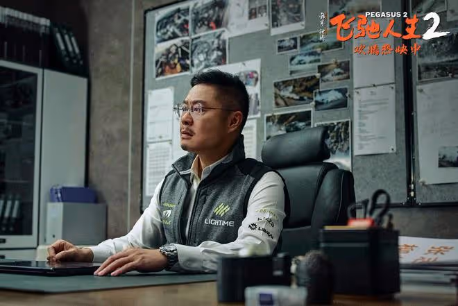 《飛馳人生2》被刪減劇情,20秒電梯戲,解釋葉經理為什麼黑化