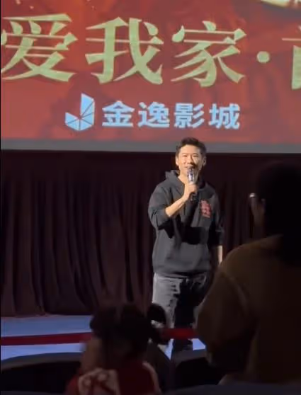 在場人員還原王驍被罵事件始末，說到底電影院要負很大的責任
