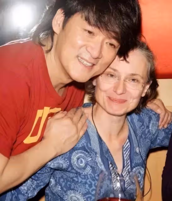 周華健的外籍妻子老的真快!和老公同歲卻滿臉滄桑,但穿衣顯氣質