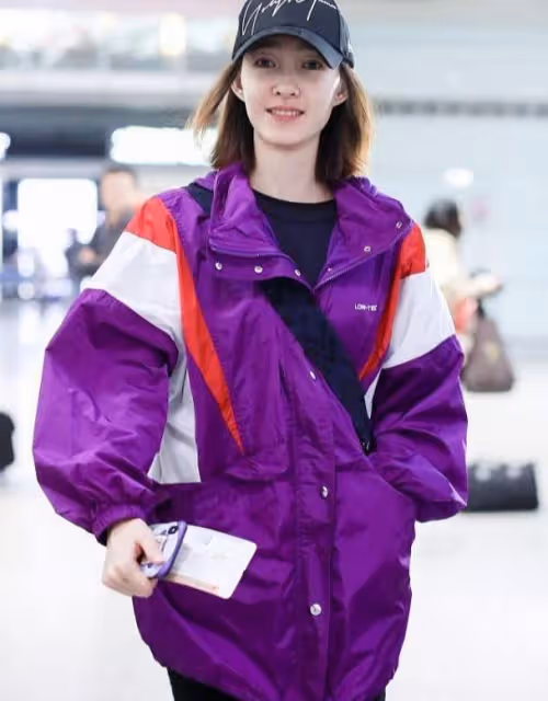 本以為王麗坤夠美了,看到穿同款的海清,才知道會穿才是「王道」