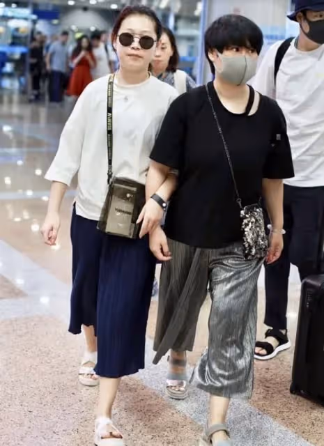 小瀋陽太實在,機場生圖不P就放出來,老婆身材狀態很真實!
