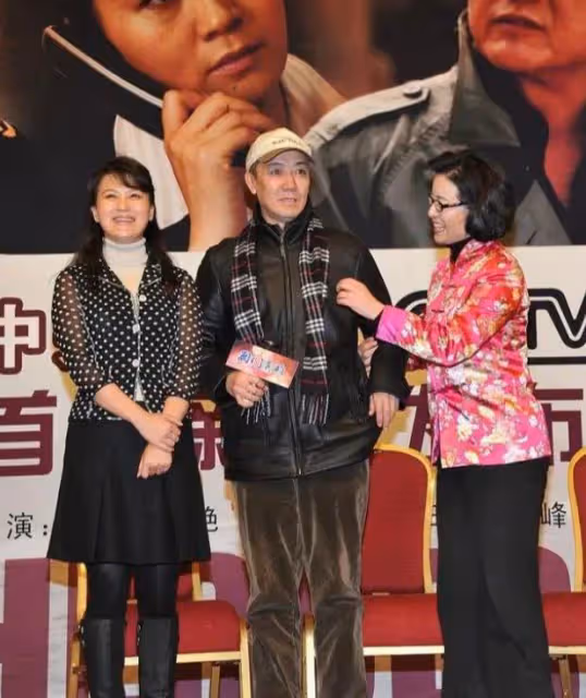 「李雲龍」的三婚妻子是熟悉的她?打扮低調難掩貴氣感,有旺夫相