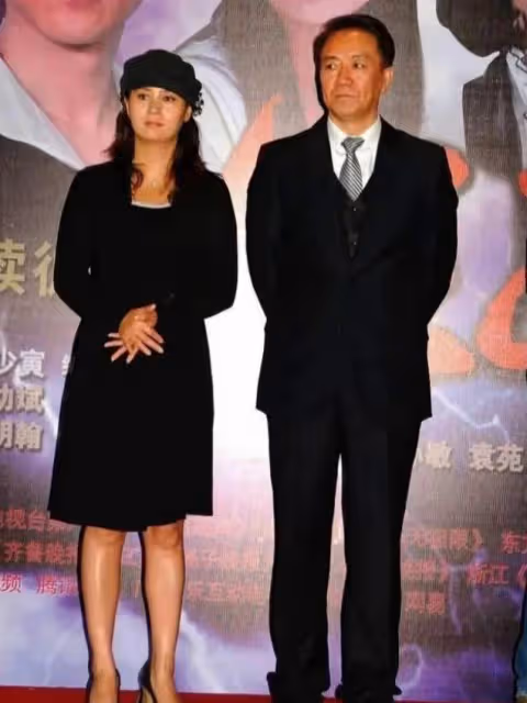 「李雲龍」的三婚妻子是熟悉的她?打扮低調難掩貴氣感,有旺夫相