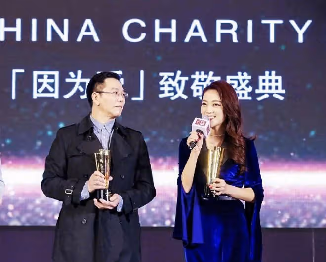 被玖月奇蹟王小瑋驚艷了!真空穿連體褲凸顯傲人身材,差點認不出