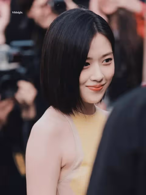 安宥真米蘭時裝周FENDI大秀,明艷大氣