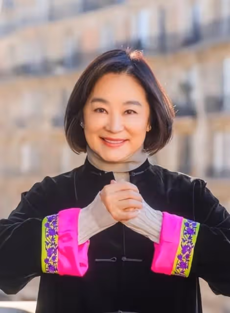 林青霞一家五口全家福,三個女兒完全繞開了她的優良基因!