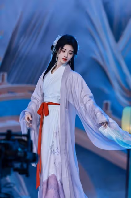 鞠婧禕不愧為時髦精!漢服穿搭穿搭出個人風格,展現古典韻味