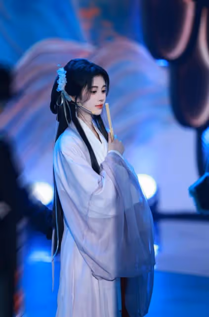 鞠婧禕不愧為時髦精!漢服穿搭穿搭出個人風格,展現古典韻味