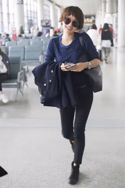 46歲馬伊琍與陳冠希老婆前夫聚會!摟肩拍照好親密,換髮型變化大