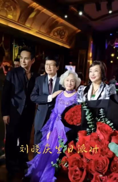劉曉慶70大壽真氣派!與富商丈夫共舞超甜蜜,臉卻又僵又腫沒眼看