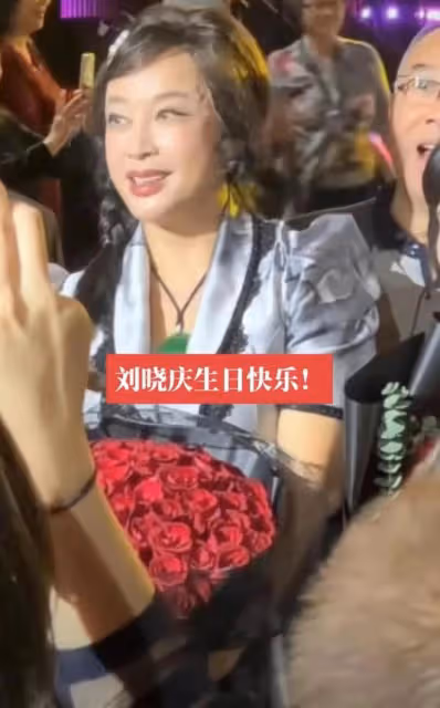 劉曉慶70大壽真氣派!與富商丈夫共舞超甜蜜,臉卻又僵又腫沒眼看