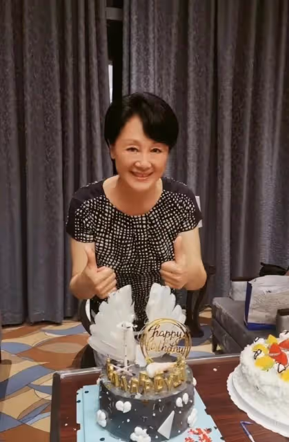 60歲王姬「斷崖式」衰老!素顏皺紋明顯,與30歲女兒同框像奶奶