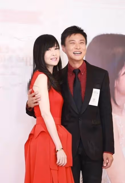 周慧敏夫婦才子佳人配一臉!55歲她清純少女,大3歲老公風流倜儻