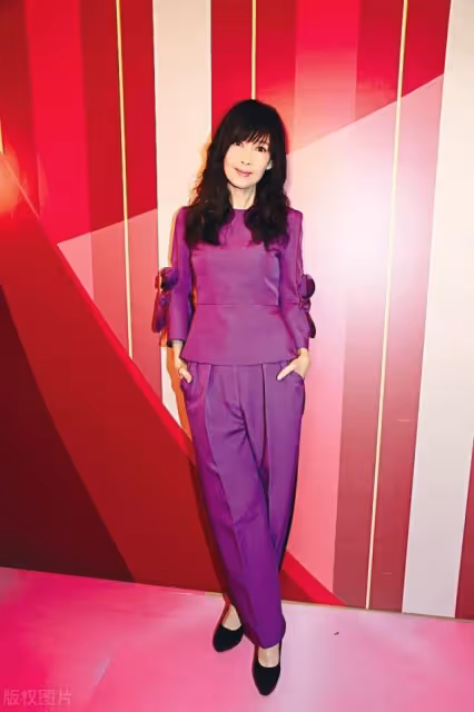 周慧敏夫婦才子佳人配一臉!55歲她清純少女,大3歲老公風流倜儻