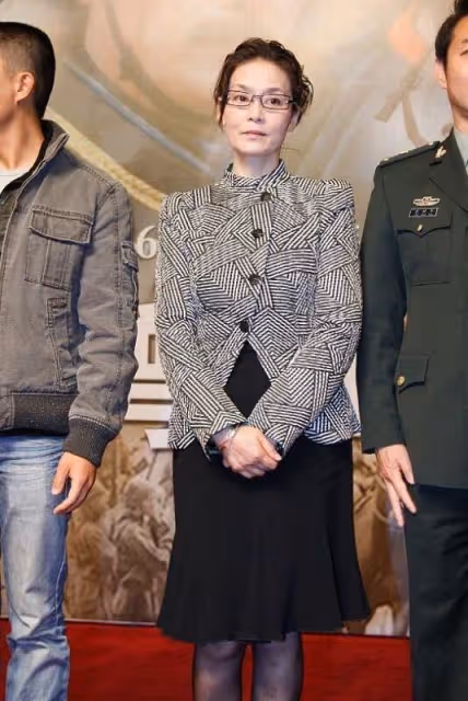 看了68歲潘虹和63歲劉雪華,才明白女人優雅老去比刻意扮嫩更美