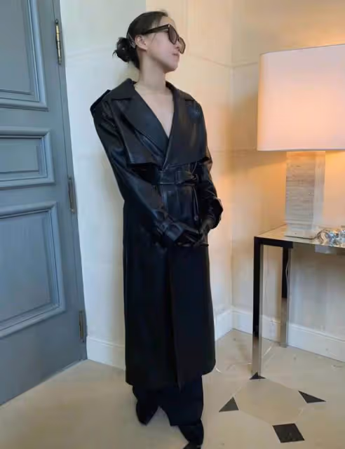 王菲大女兒留長發反差大!衛衣配工裝褲又酷又美,氣質和媽媽太像