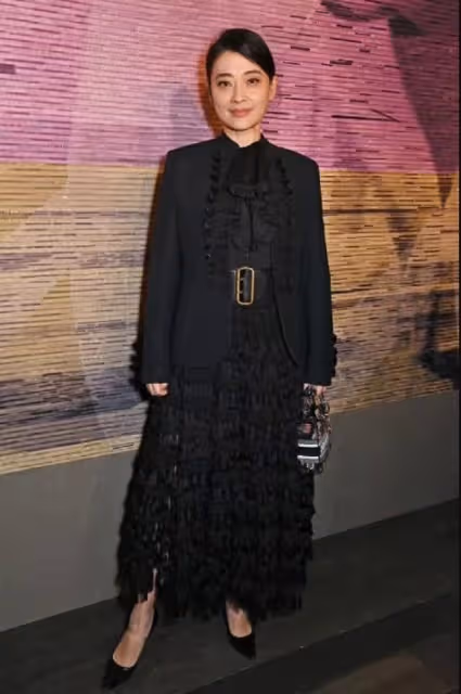 梅婷帶女兒見世面!47歲她眼紋明顯,9歲女兒和媽媽一樣氣質高級